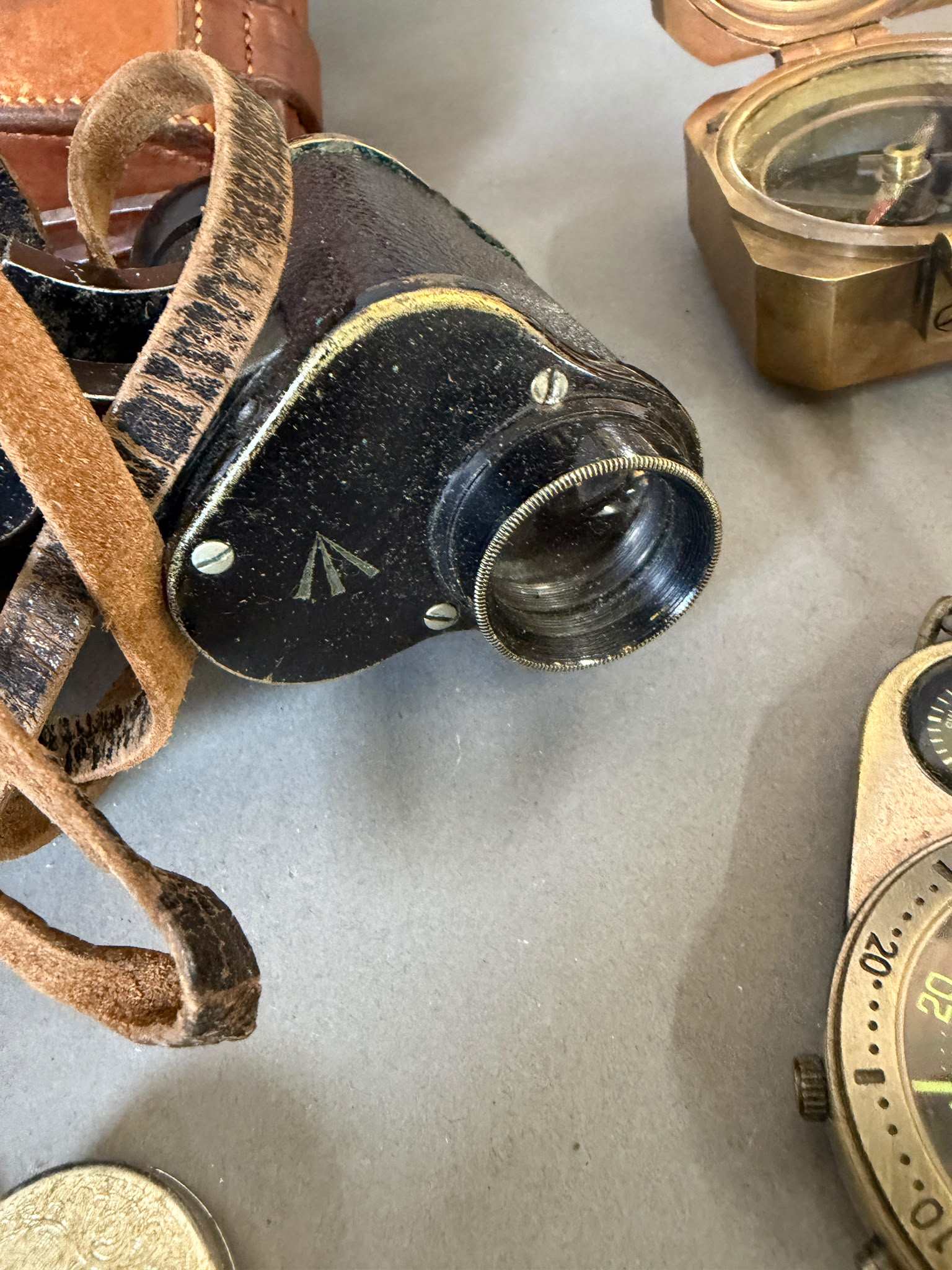 Lot 901 - A selection of compasses and a set of